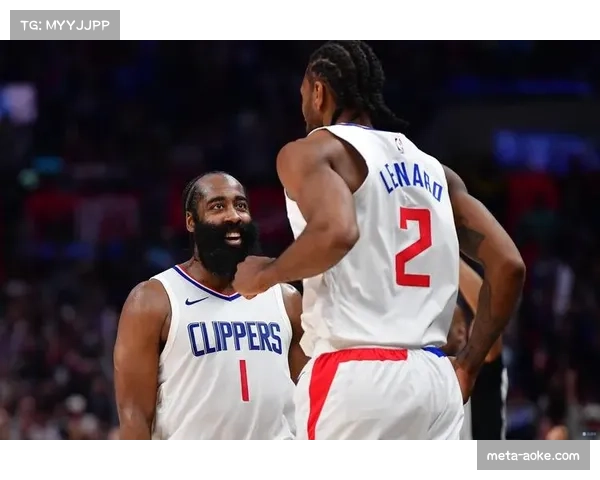 NBA杯赛将至，快船主场地板铺设完毕准备迎接挑战